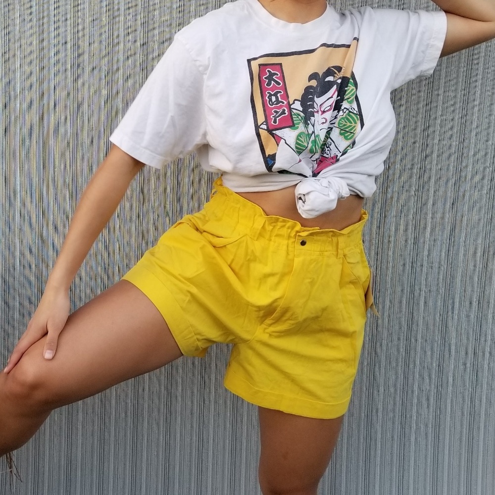 🌼💮🌻VINTAGE HIGH-WAISTED SHORTS🌼💮🌻